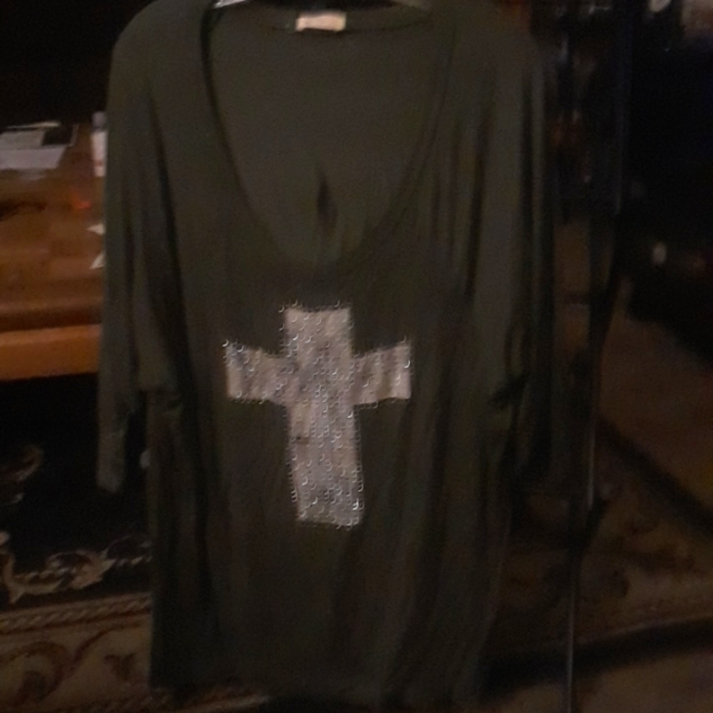 3/4 sleeve graphic tee